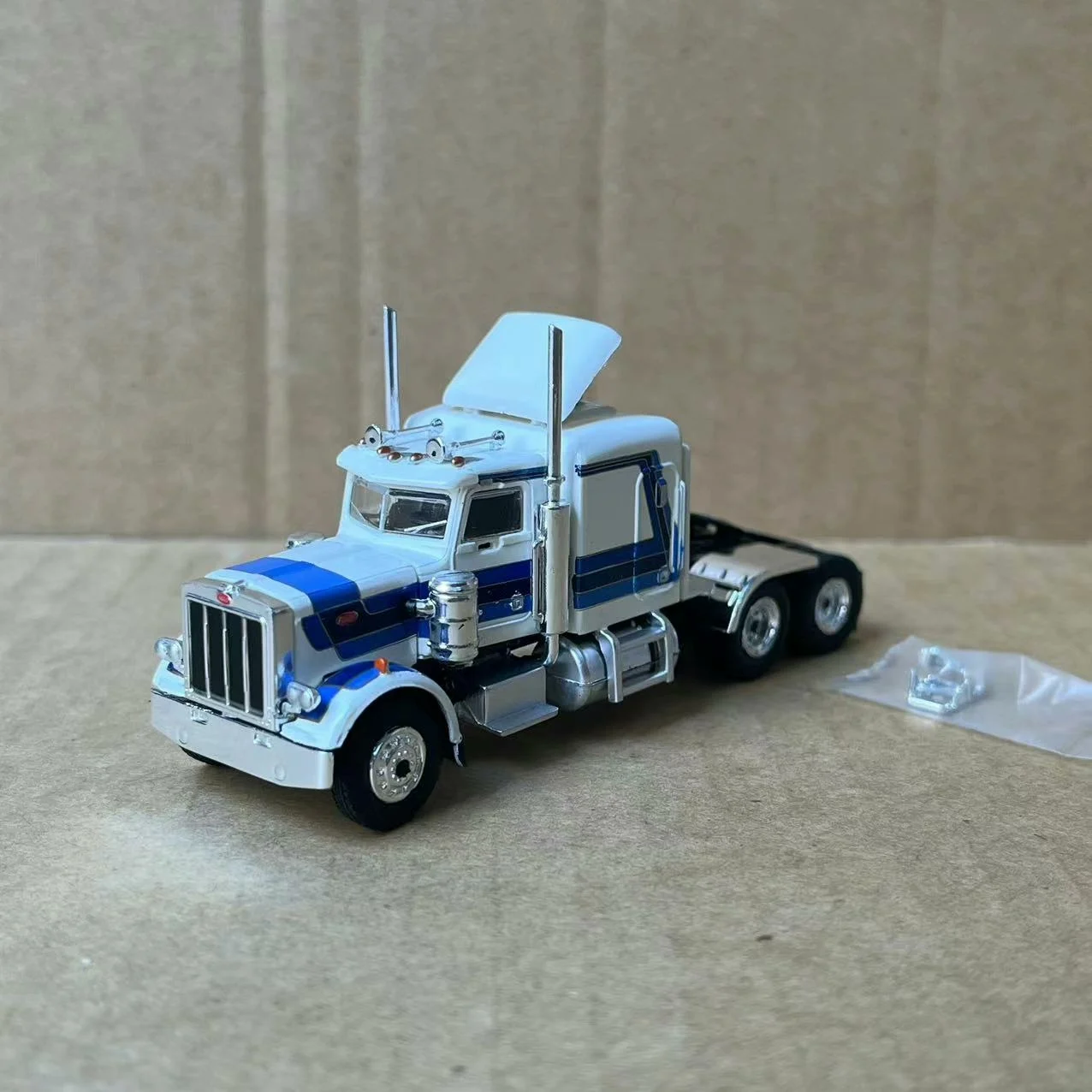 

1:87 Scale HO Peterbilt 359 Truck Trailer Head Plastic Car Vehicle Model Toy Ornament