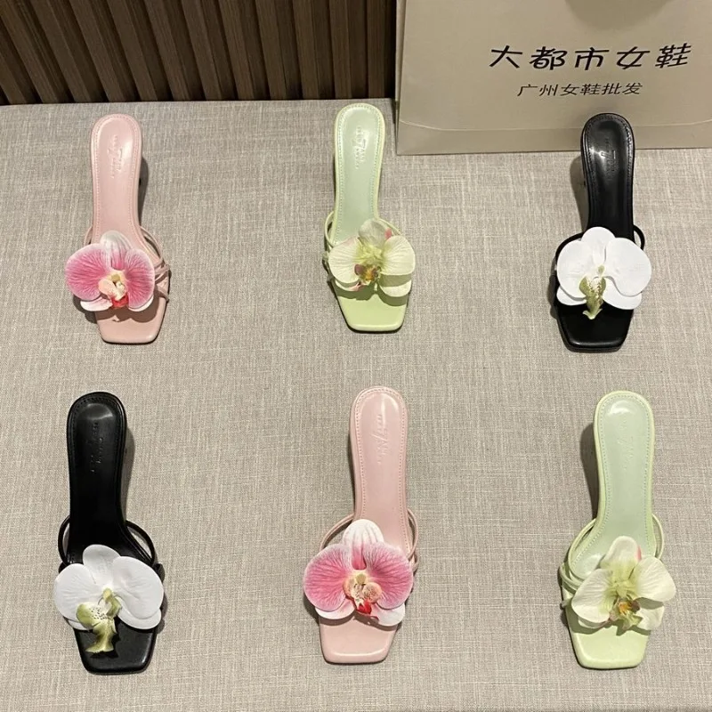 Flower Decoration Women Slippers Hawaiian Bohemian Vacation Style Women High Heel Slippers Square Head Open-toed Slippers Slides view 3