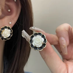 New Black Enamel Stud Earrings for Women White Acrylic Flower Korean Fashion Lovely Girls Ear Accessories brincos 2025
