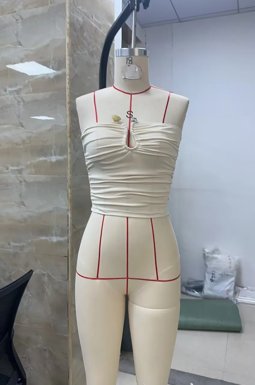 Women's Sexy Ruched Tube Tops Summer Strapless Solid Color Metal Clip Front Bandeau Tops Slim Fit Vest