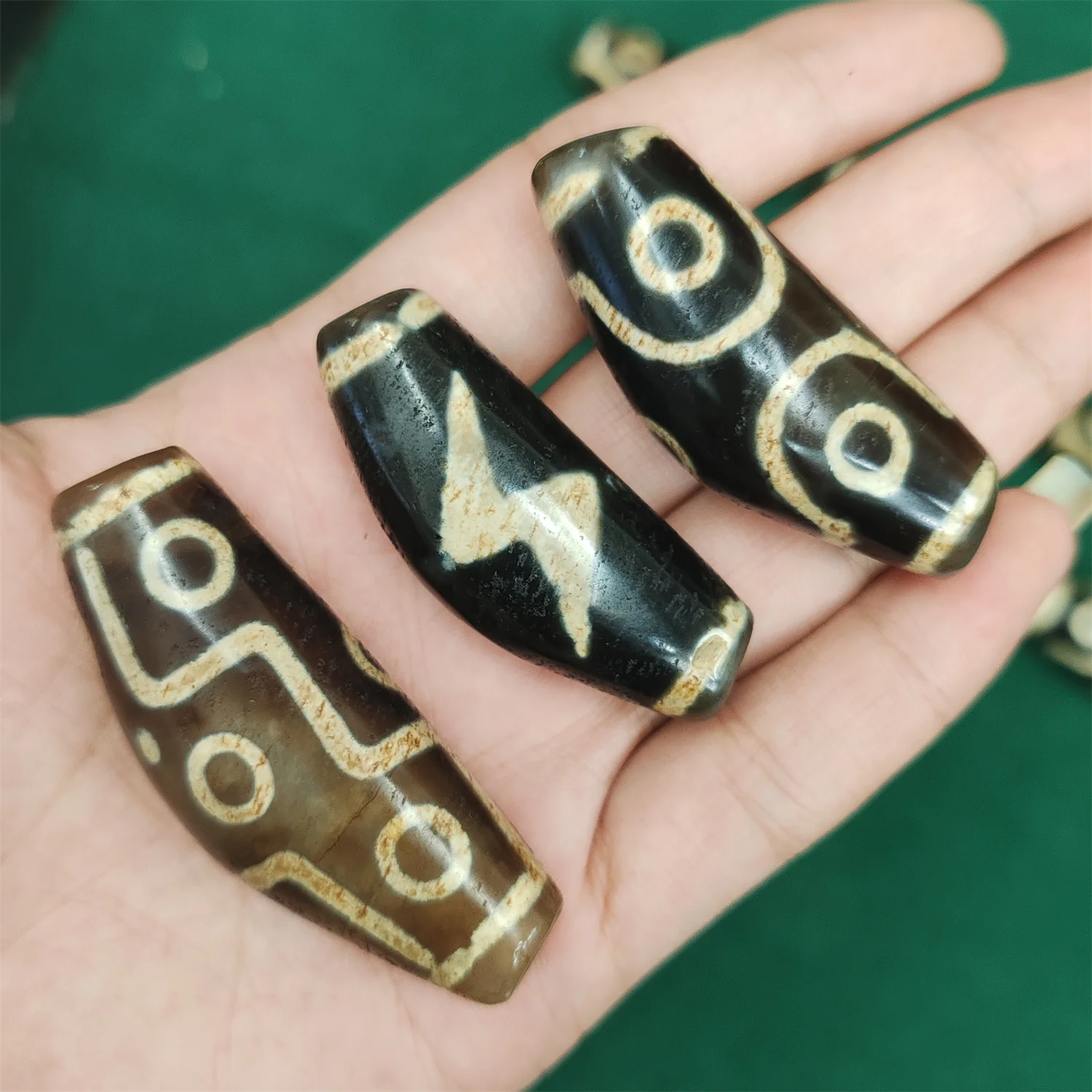 

1pcs/lot Natural Old Agate Dzi Sheep's Horn Beads Tooth yellow Weathering lines diy Necklace pendant Ethnic accessories jewelry