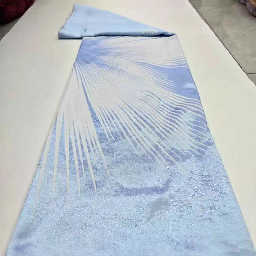 2025 Neuester schöner Brokat-Jacquard-Spitzenstoff. Neue Designs afrikanischer nigerianischer französischer Jacquard-Spitzenstoff für Hochzeitskleider