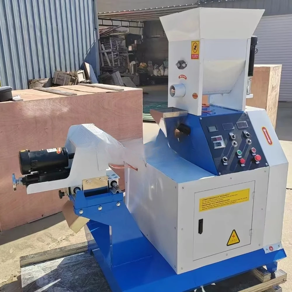 آلات تجهيز أغذية الحيوانات الأليفة الصناعية عالية الجودة آلات تغذية منتفخة للكلاب والقطط الأليفة للبيع