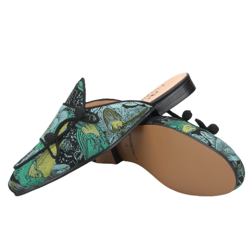 Piergitar Chinese Retro Style Wood And Bird Patterns Silk Men's Mules Wear For Casual Or Party Black Balls Buttons Monk Slippers