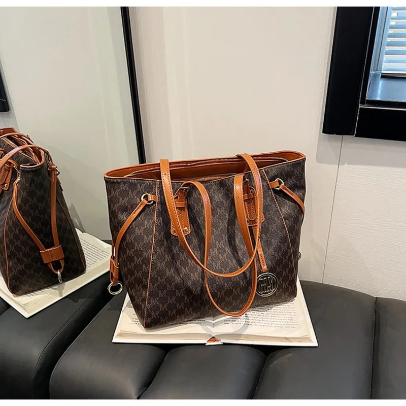 Women\'s Diagonal Shoulder Bag Large Capacity Soft Synthetic Leather Waterproof Solid Color Women\'s Handbag Shopping Bag Handbag