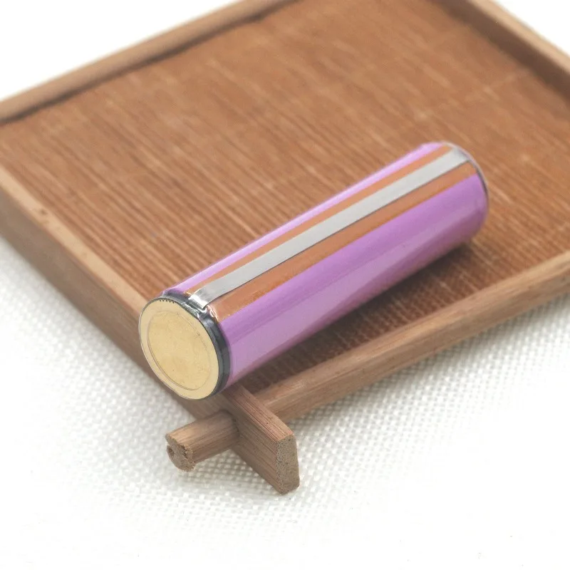 بطارية ليثيوم 3.7 فولت 26F 2600 مللي أمبير قابلة لإعادة الشحن مع لوح حماية خصيصًا للمصابيح الأمامية