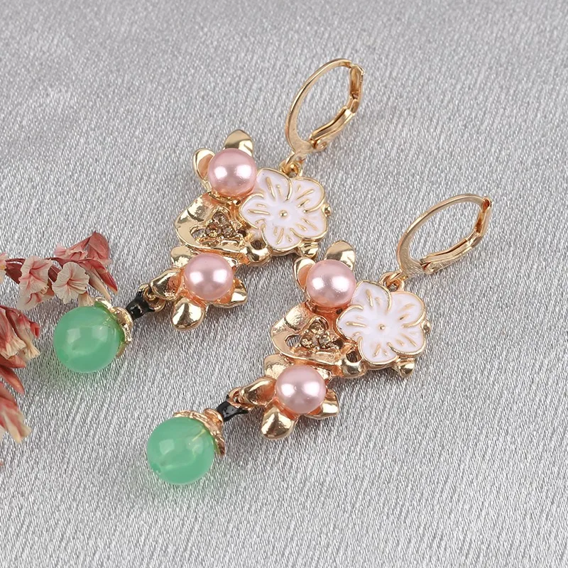 Vintage Freshwater Imitation Pearls Dangle Earrings for Women Delicate Shell Flower Drop Earrings Fashion Jewelry Birthday Gifts