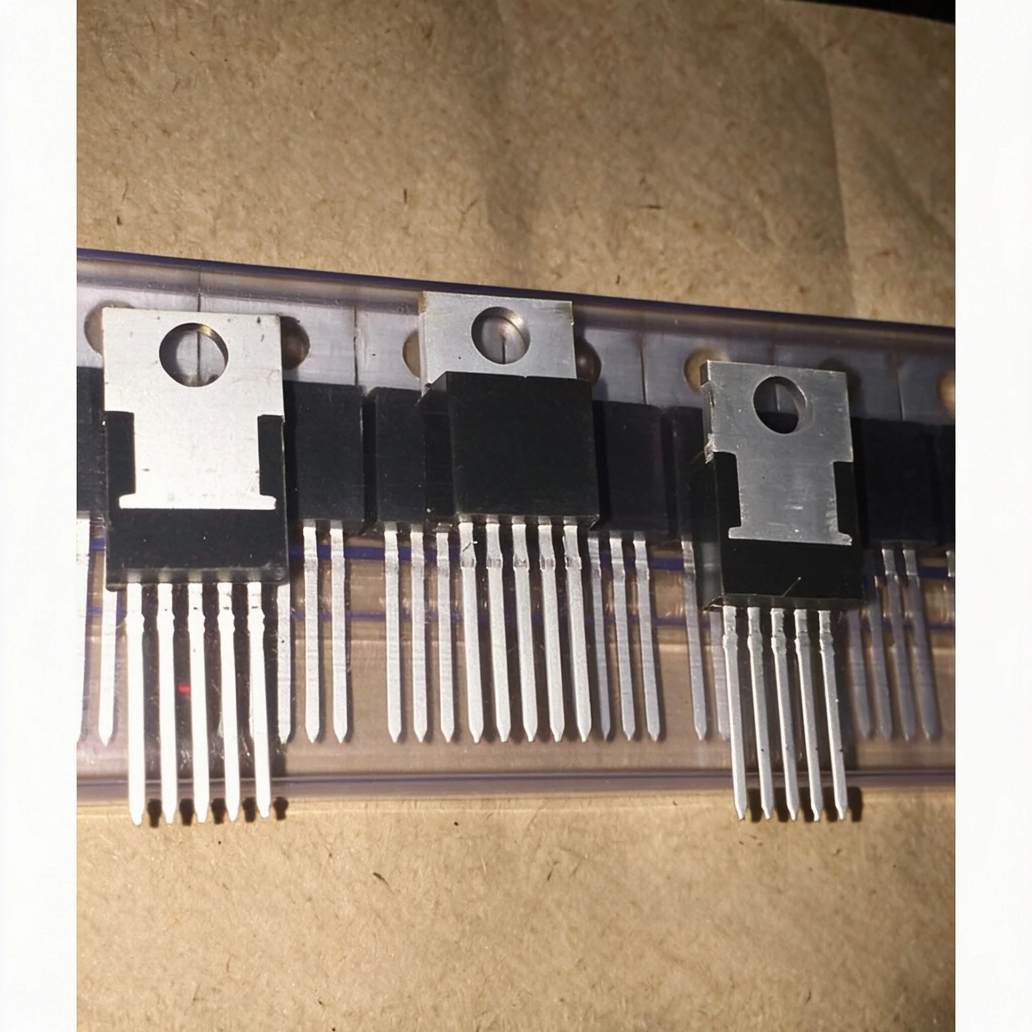 LM2576HVT-5.0V/3.3V/12V/ADJ