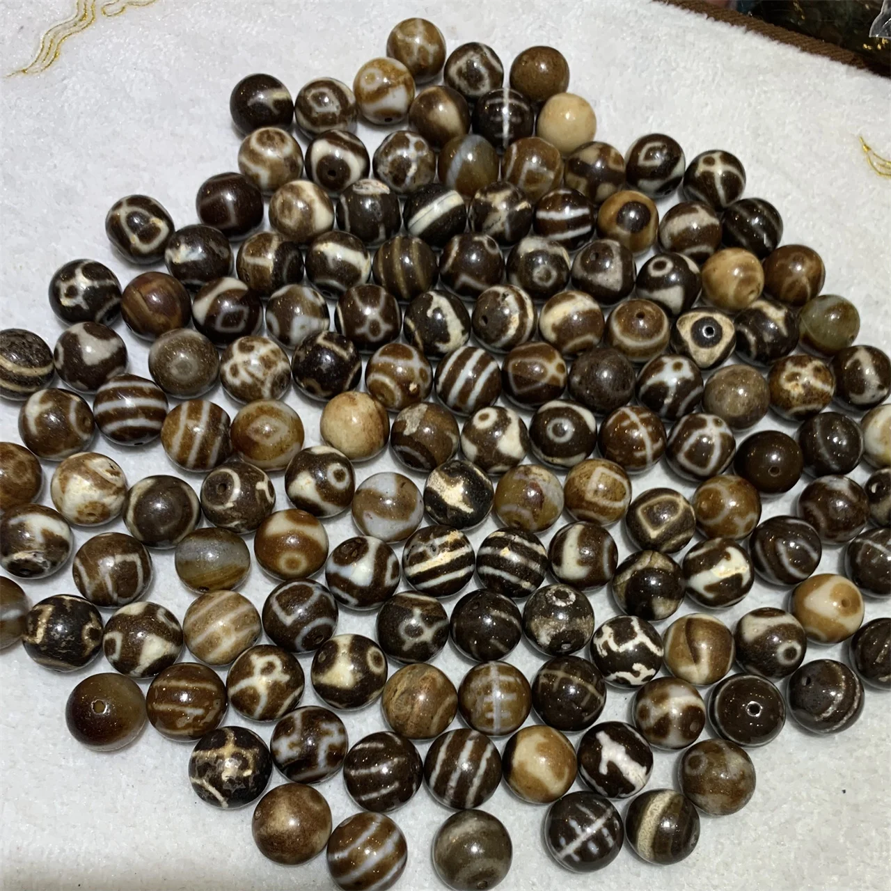 

100pcs/lot Jewelry breloque China's highest grade ancient primitive Tibetan Agate Dzi Classical folk style Loose beads wholesale