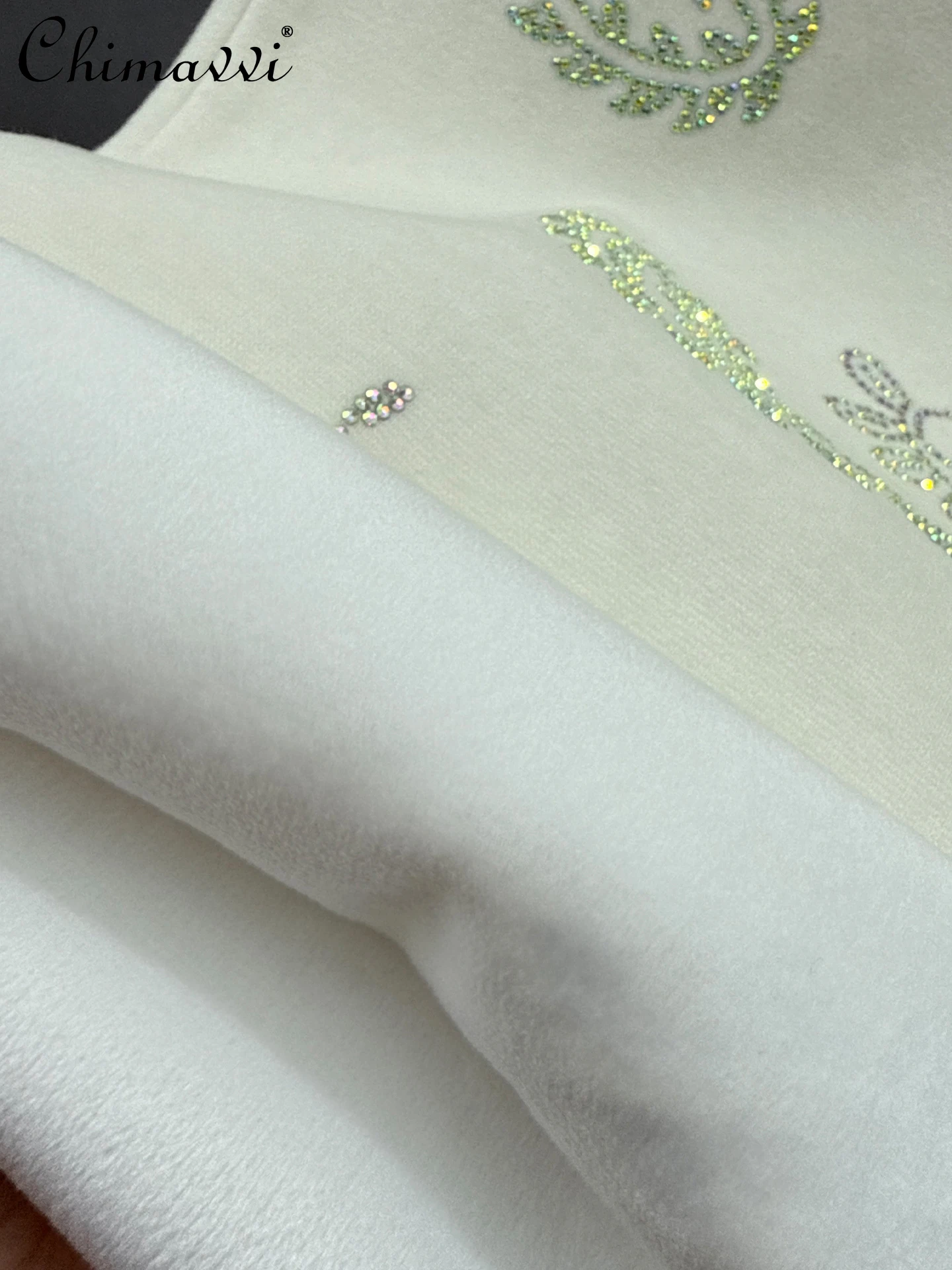 Pantaloni sportivi foderati in pile moda per le donne Inverno Nuovo cravatta in vita a vita alta Pantaloni larghi a gamba larga con strass pesanti e vestibilità slim