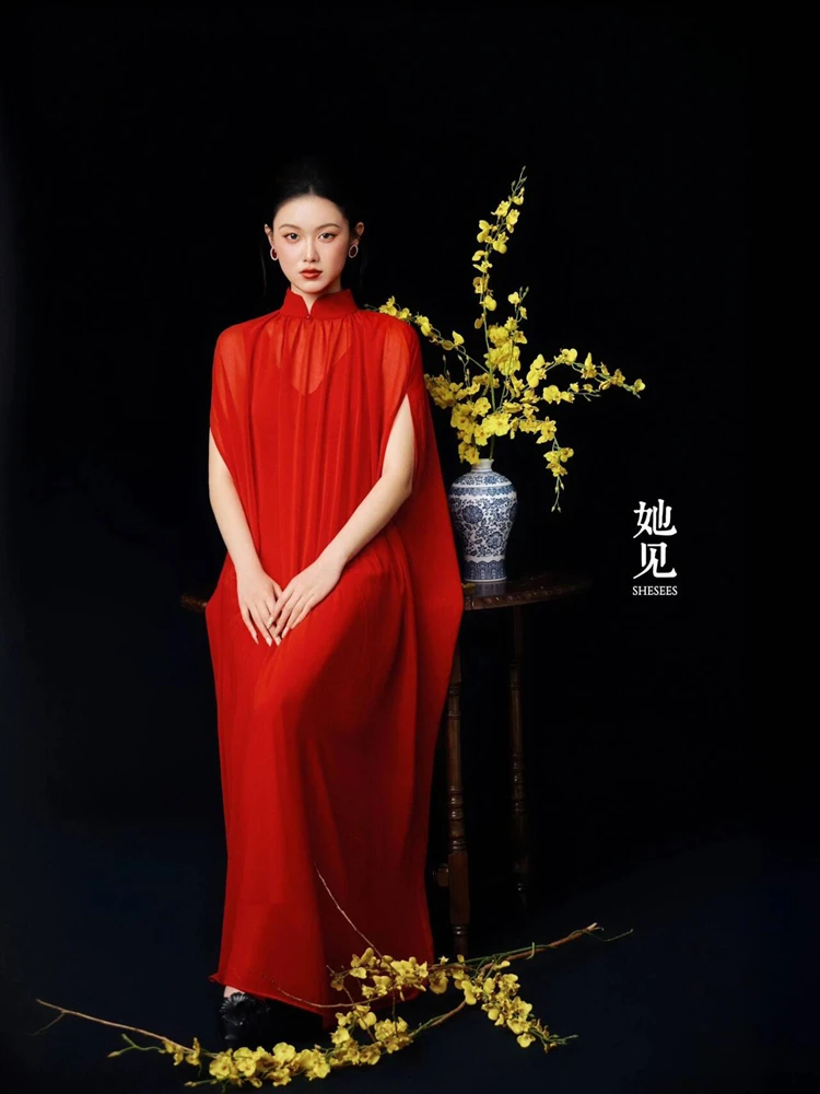 

Red Chinese Style Portrait Atmosphere Sensation Photography Costume New 2026 Studio Lighting New Chinese Retro Dress