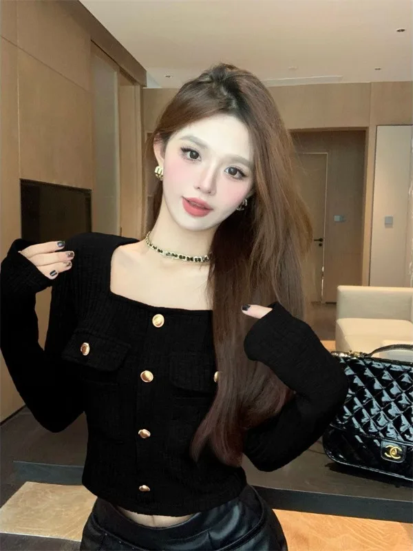 Fioletowy sweter z kwadratowym dekoltem, dzianinowy, damski, dopasowany, na wiosnę i jesień, z wysokim stanem, modny i stylowy.