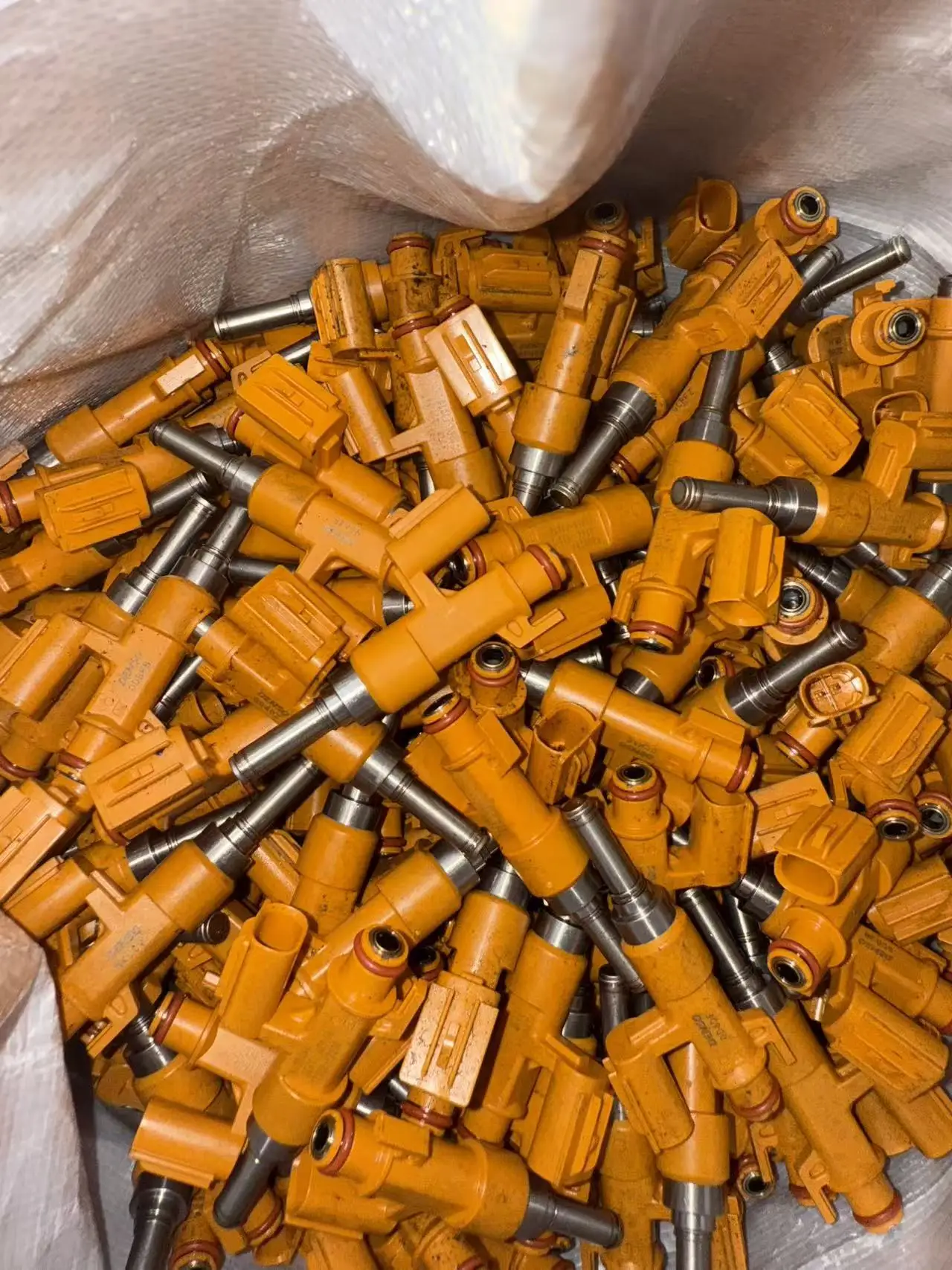 

Brand new 23250-24030 Fuel injector For Lexus UX Iniettore di carburante 250h Full Hybrid 135kW 184 HP