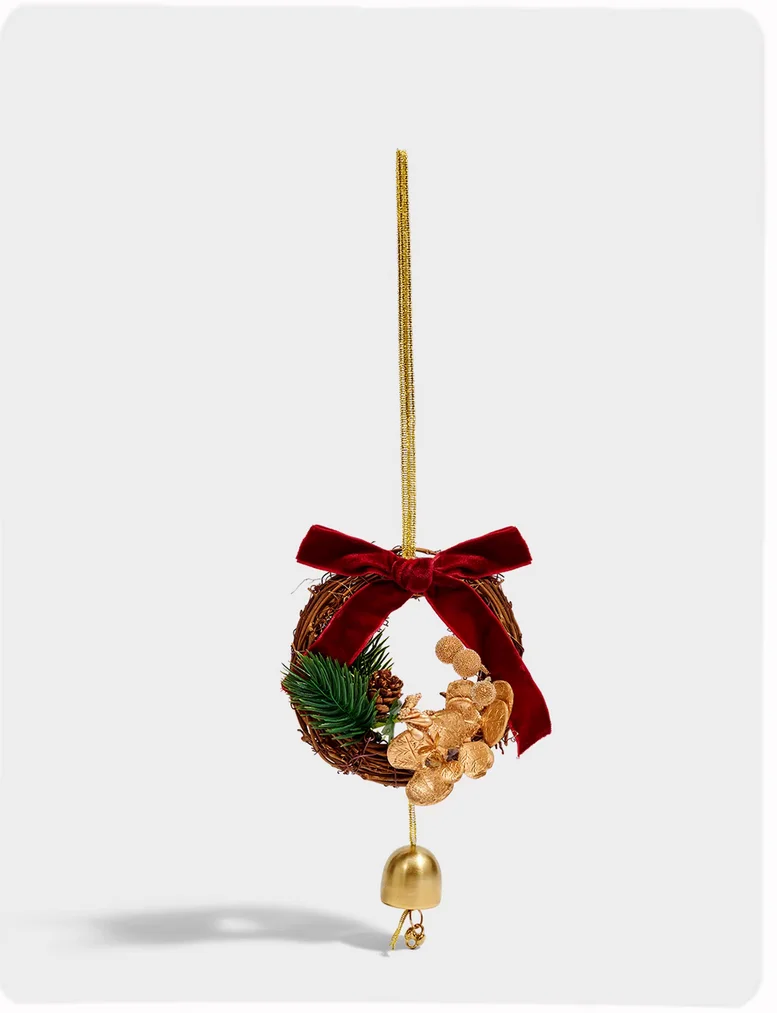 

Original Christmas bell pendant wrought iron metal scene layout ornaments decorated Christmas gifts.