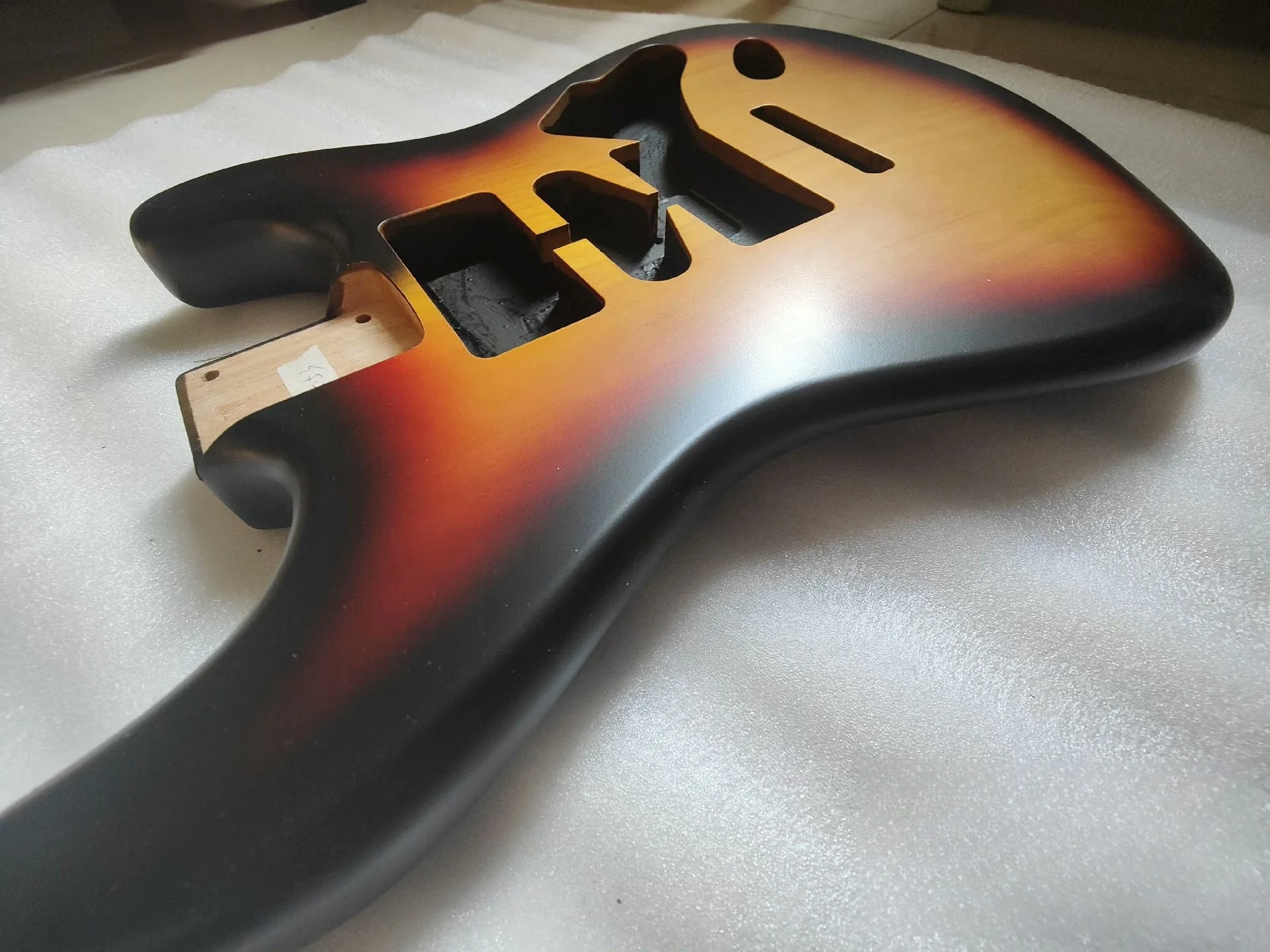 Electric guitar ST body, alder wood splicing, HSH, sunset matte nitro paint, interface 5.53cm