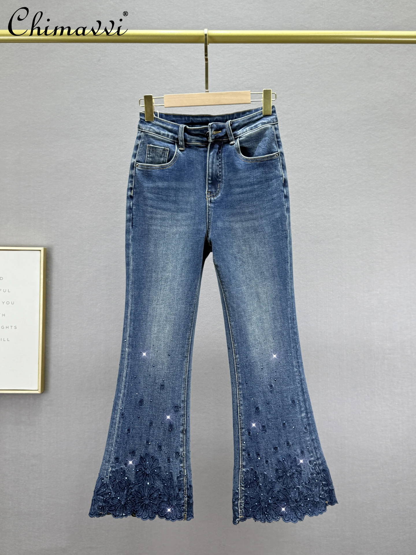 여성 플레어 진 2025 가을 신상 패션 탄성 하이웨이스트 슬림핏 레트로 자수 우아한 라인스톤 나인포인트 팬츠