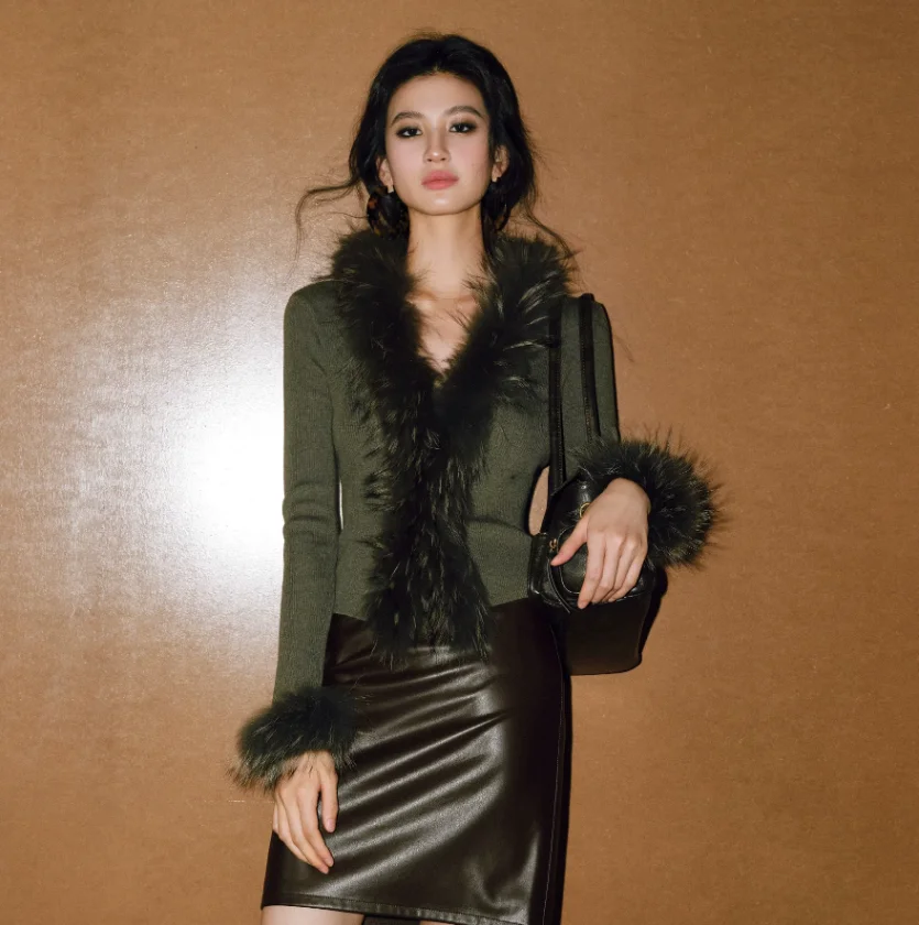 

Premium 48 Counts Worsted Wool Knitwear 16G Knitted Female Sweater Detachable Raccoon Fur Slim Fit Short Casual Streetwear