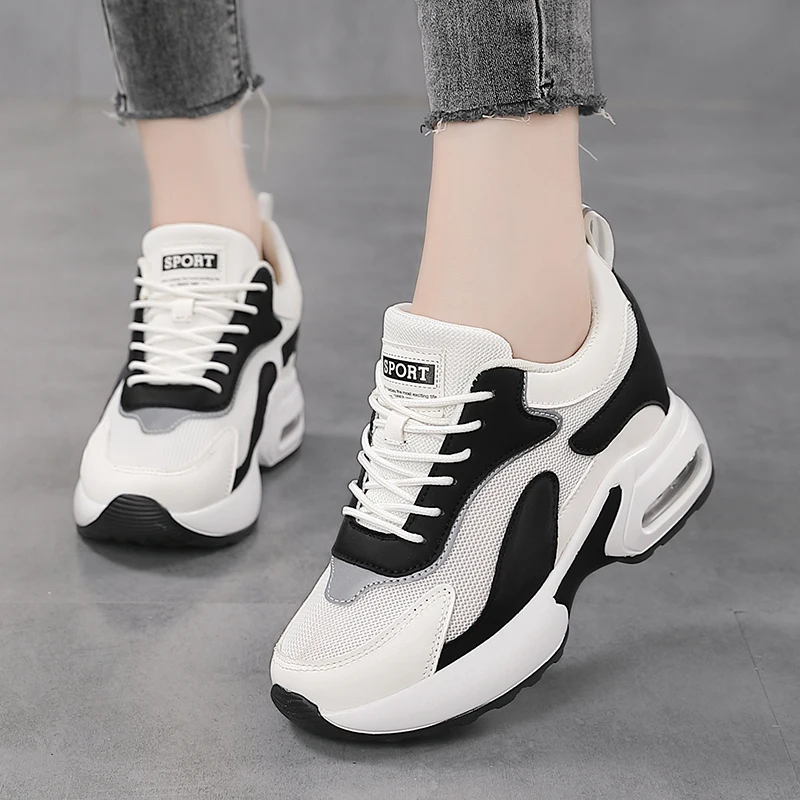 Women\'s color blocked height increasing sports shoes are breathable, comfortable, shock-absorbing, and casual sports shoes