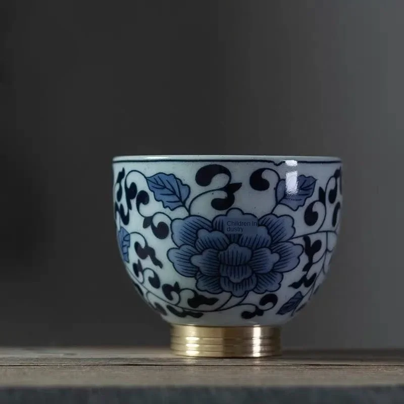 

Чашка для чая с медной подошвой, с синим узором, Большая керамическая чашка в стиле ретро, персональная чашка для чая, керамическая чашка