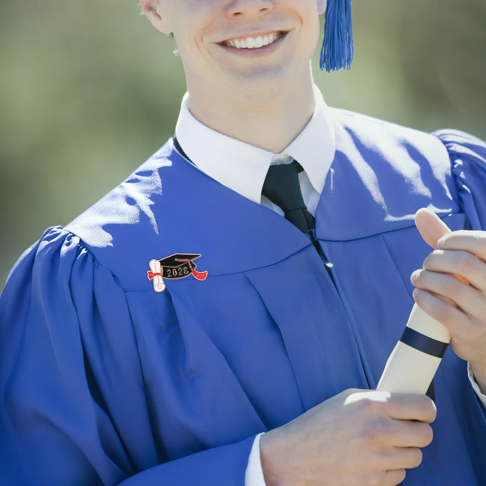 

10Pcs Graduation Badge Pins - Stylish Metal Enamel Brooches for 2026 Graduation Party Favors School Memory Souvenirs Decorations