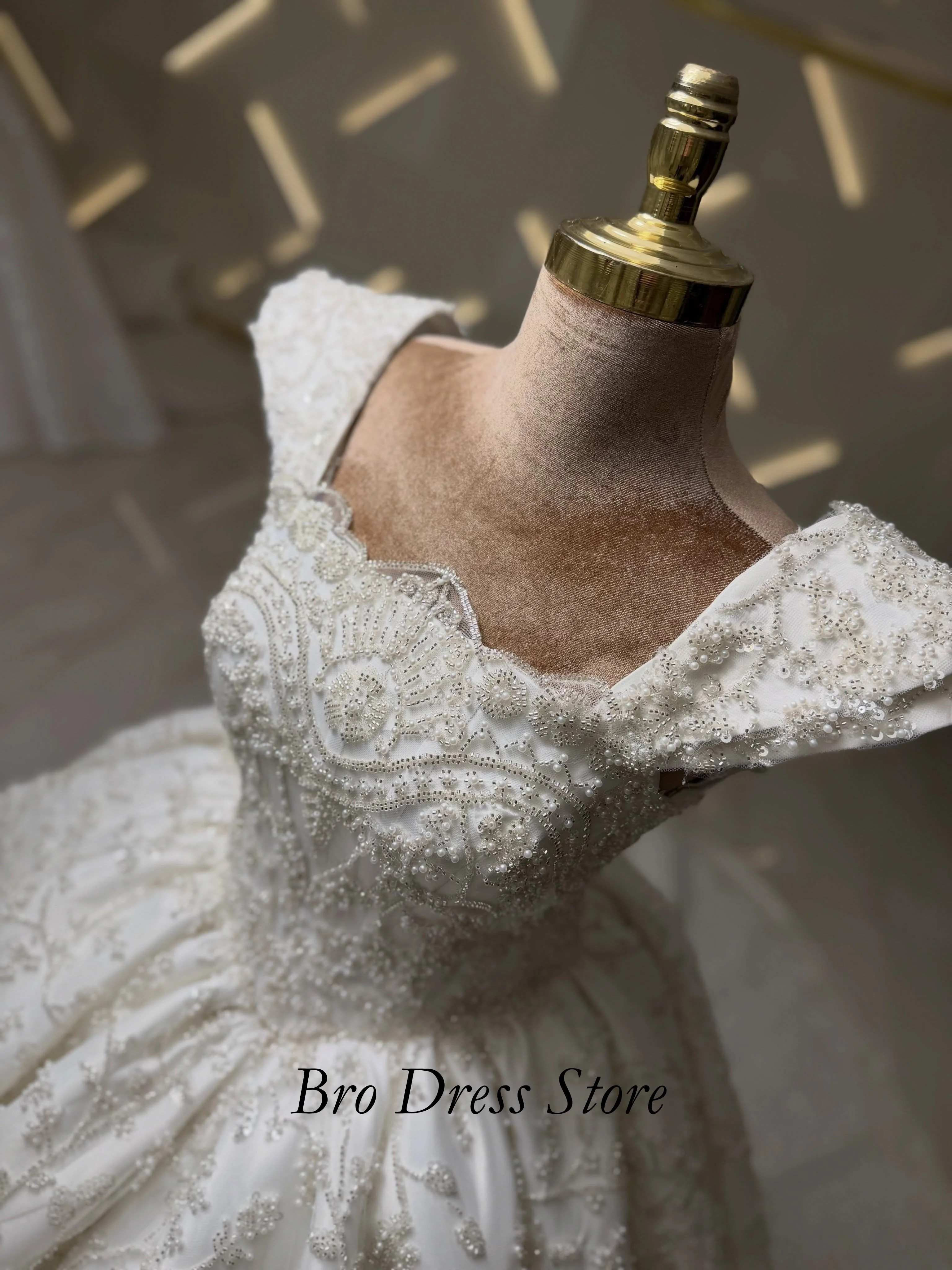 Customzied Royal Luxury Wedding Dress Off Shoulder Princess Ball Gown Beaded Bridal Gown Vestido De Novia