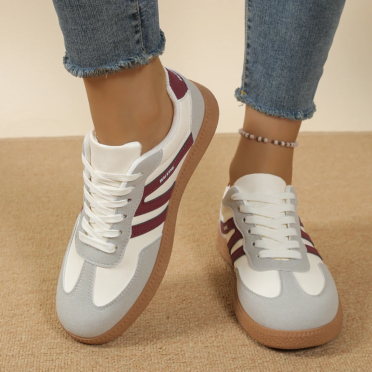 Scarpe da ginnastica da donna Primavera Nuovi mocassini piatti di lusso Comode scarpe da ginnastica morbide da donna Scarpe da esterno leggere per le donne