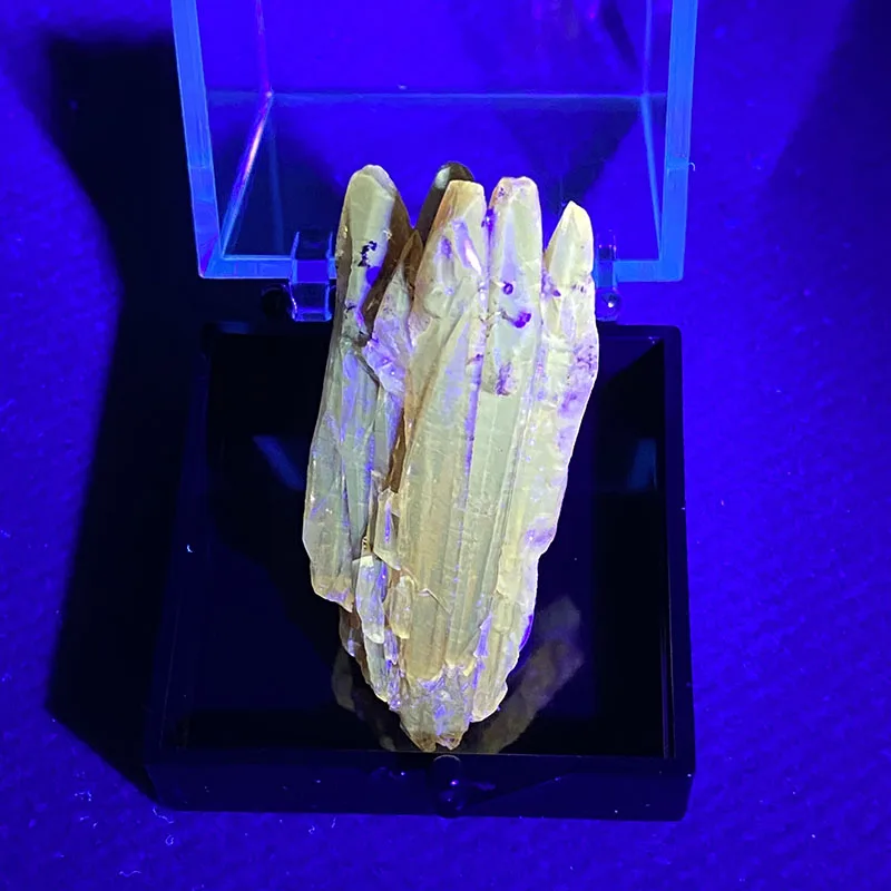 

100% natural (Yellow fluorescence effect) Amber calcite mineral specimen healing crystal collection+Box size:35*35*35mm