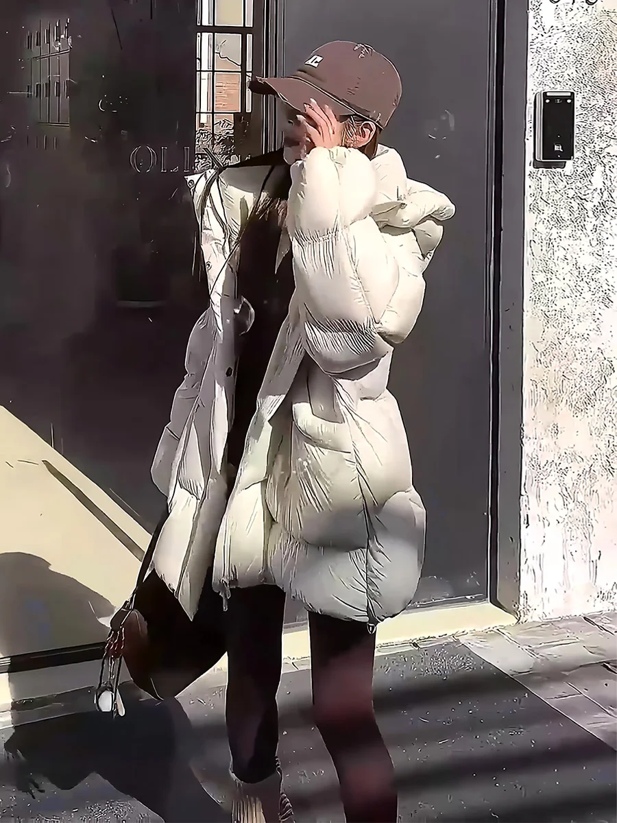 Chaqueta Acolchada Blanca Cloud Dough para Mujer, Chaqueta de Invierno con Cuello Alto y Capucha, Prenda Exterior Moderna de Largo Regular