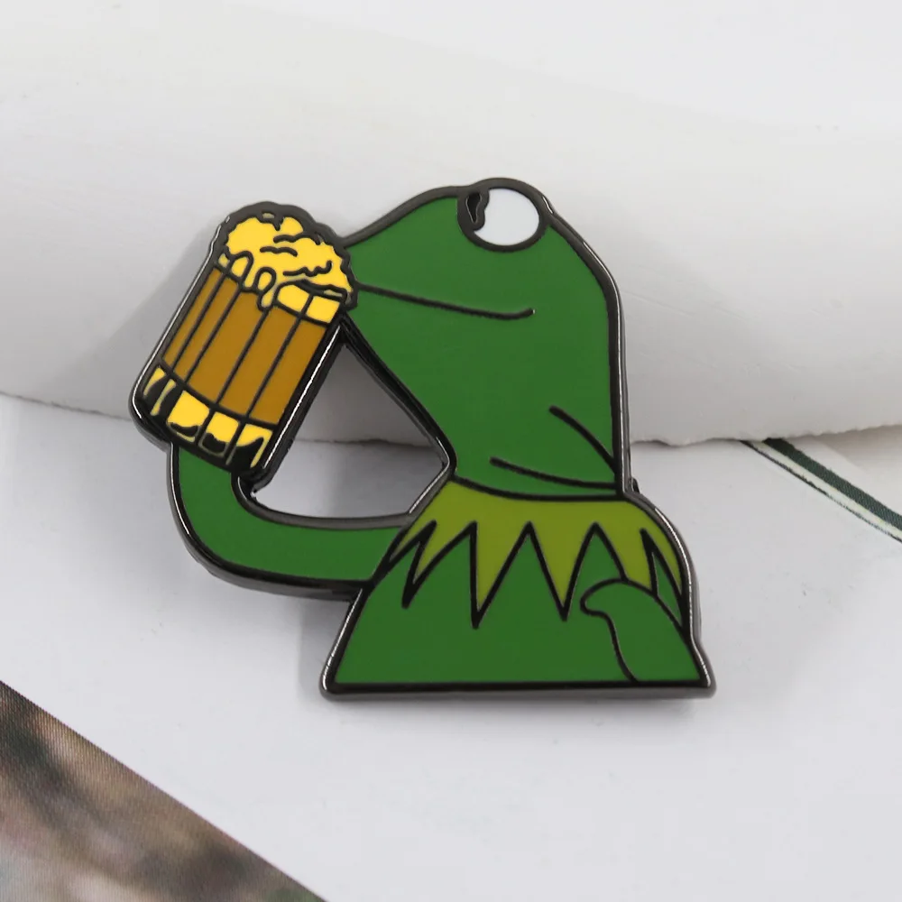 1 Stück Kermit der Frosch beim Biertrinken Meme Emaille-Pin, lustige Brosche für entspannte Stimmung, schicker Humor-Schmuck als Geschenk