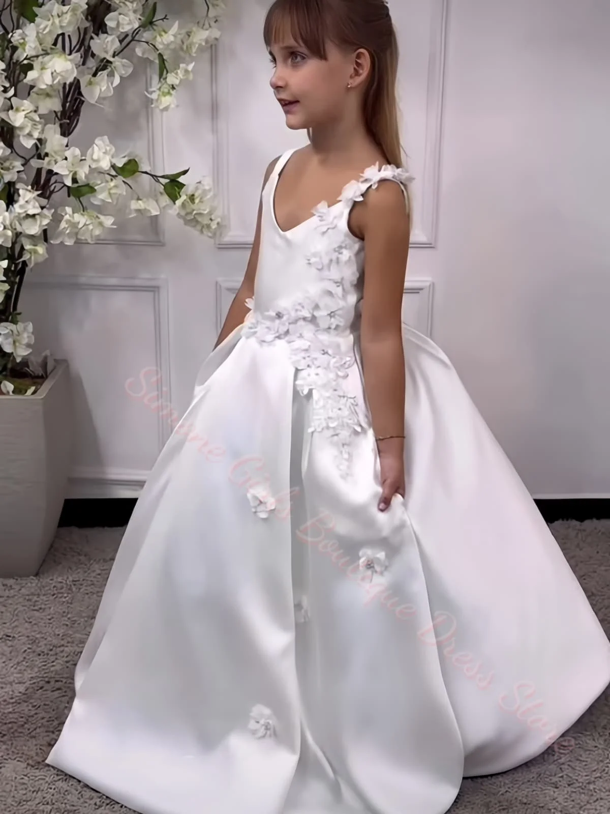 Customized White Flower Girl Dress For Wedding Satin Applique Sequins Sleeveless Puffy Kids Birthday First Communion Ball Gown