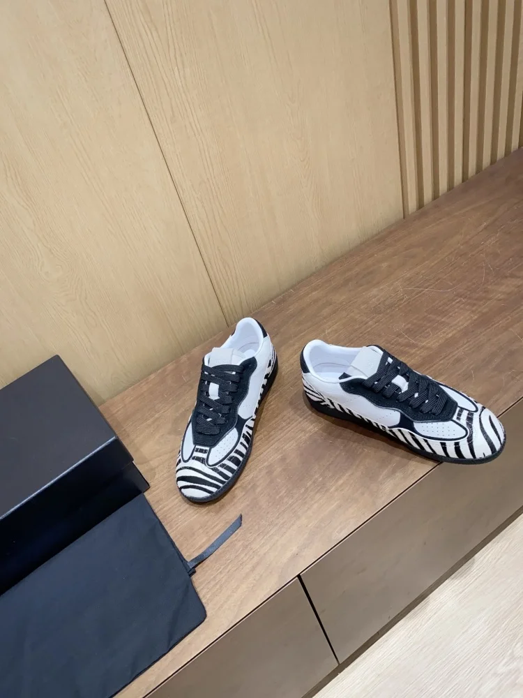 

Retro-style training shoes with flat soles, leopard and zebra patterns, casual slip-on sneakers.