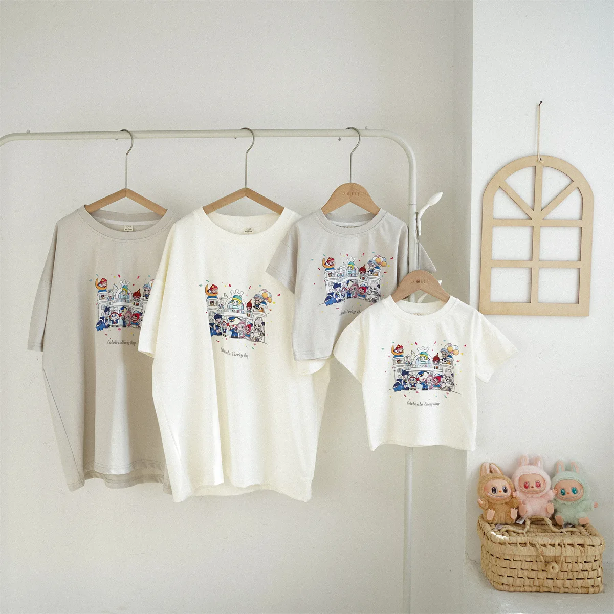 

Модные летние одинаковые хлопковые футболки для всей семьи 2025 года для малышей, идеально подходящие для одежды для матери-сина и матери-дочки