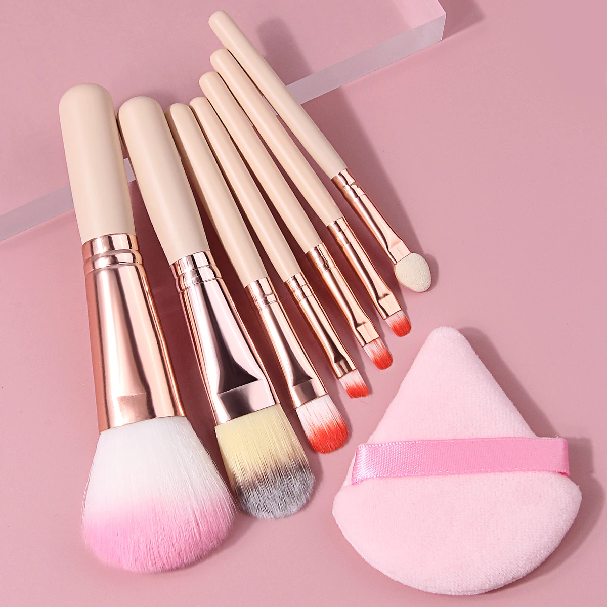 Conjunto de 7 mini pincéis de maquiagem - pincéis portáteis para base, blush, sombra + 1 esponja para pó