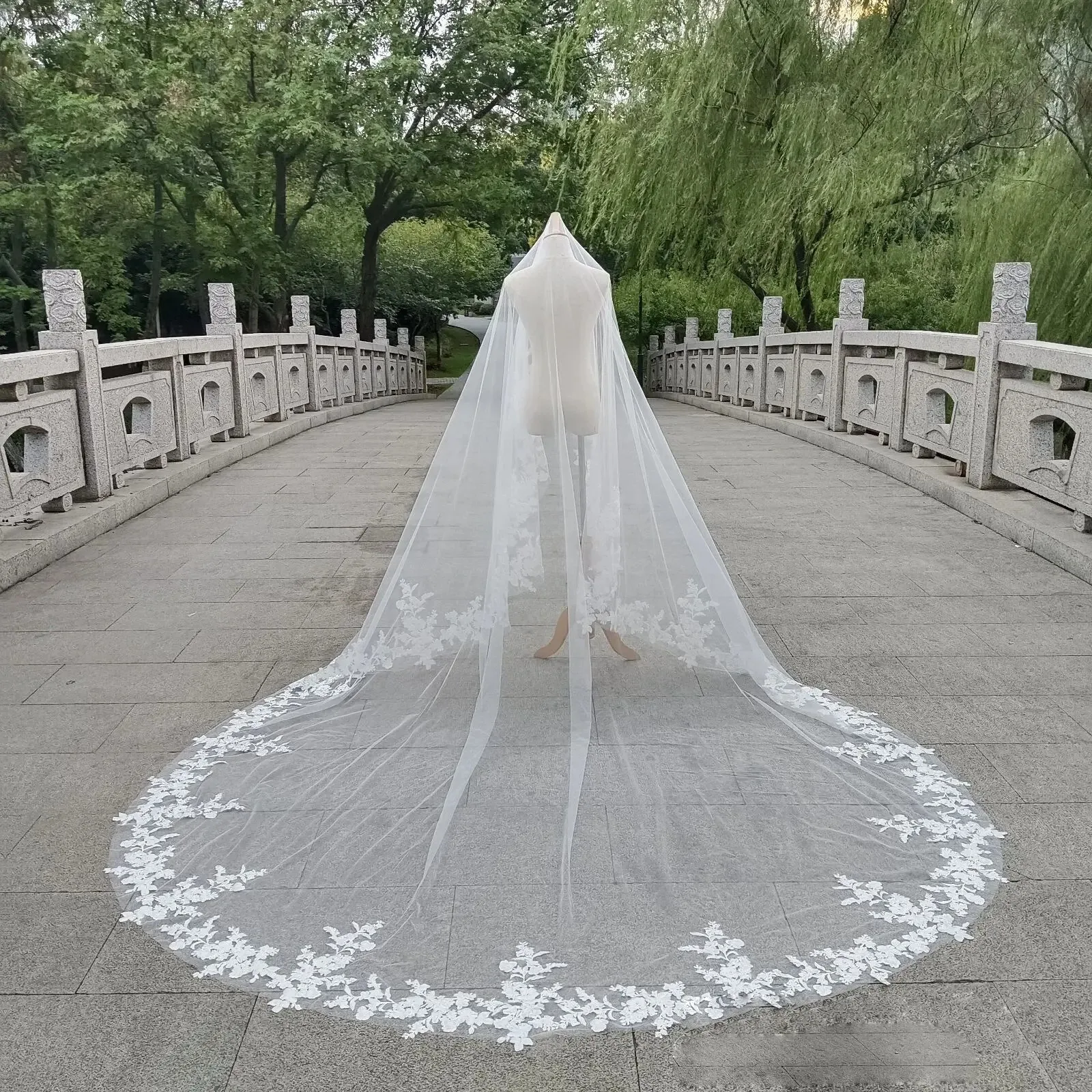 Bridal Veil New Style Real Photos 3 Meters Wide 3 Meters Long White Lace Embroidered Wedding Headdress For Brides No Hair Comb