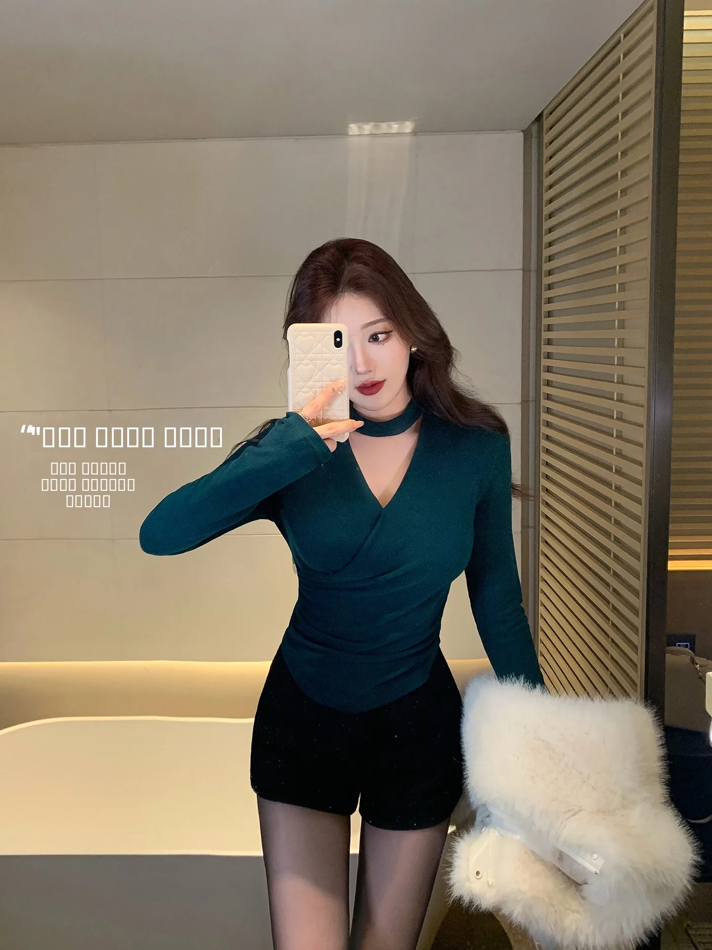 

Red New Year Ne Hanging V-Ne T-irt Women's Autumn Winter Slim Long Sve Inner Wear Waist in T-irt Design Sense