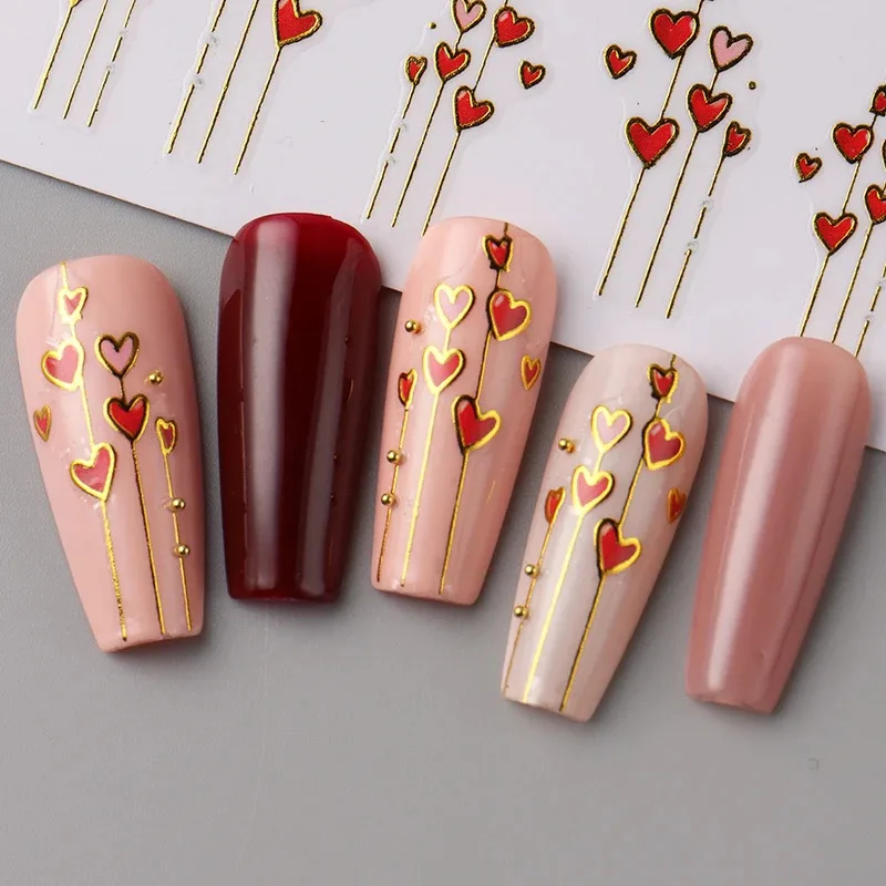 1 pz adesivi per unghie 3D con cuore e strisce dorate per San Valentino - Decalcomanie per nail art adesive rosse e rosa romantiche con linee di cuore
