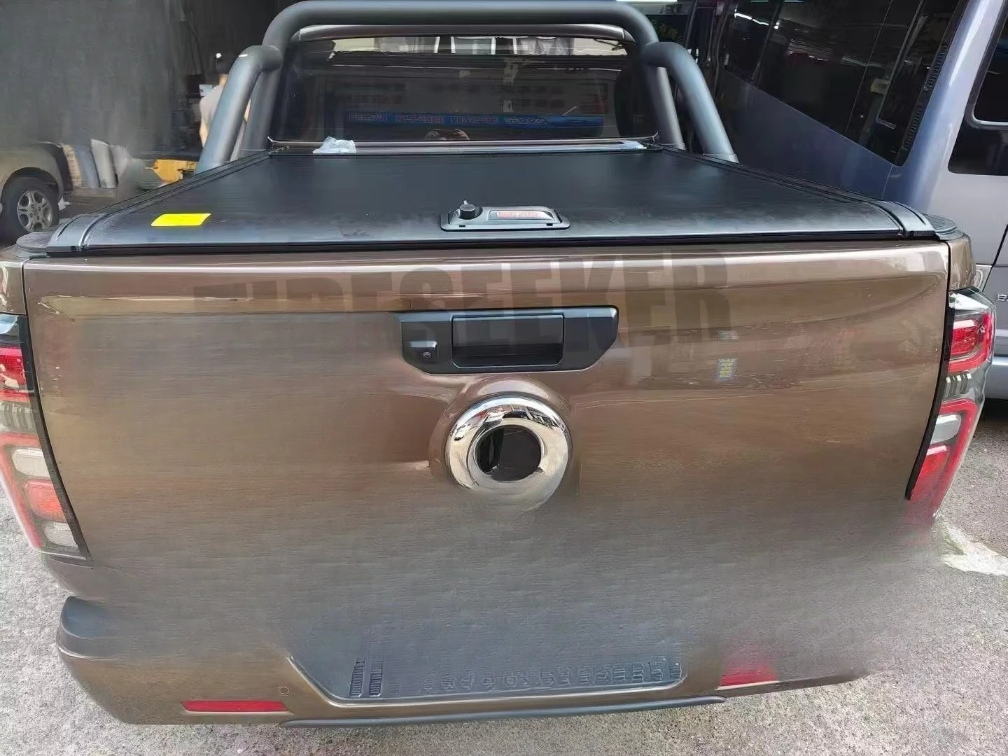 

2025 Hummer Ev Pickup Truck Aluminium Hard Roller Shutter Lid Retractable Trunk Bed Covers Electric Tonneau Cover