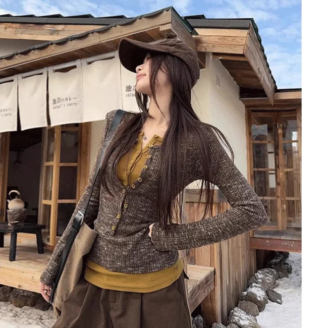 

Women's 2026 New Top Retro Style Contrasting Color Fake Two-piece Round Neck Long-sleeved T-shirt Women's Spring Wear