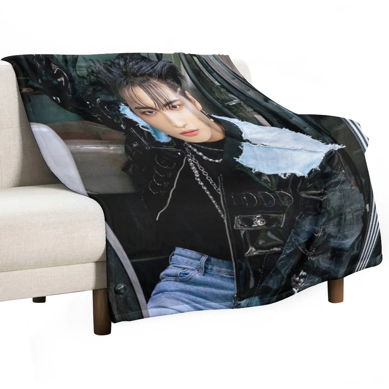 ATEEZ SEONGHWA THE WORLD EP.1 : MOVEMENT GUERRILLA Throw Blanket Weighted Single Hairys Flannel Blankets