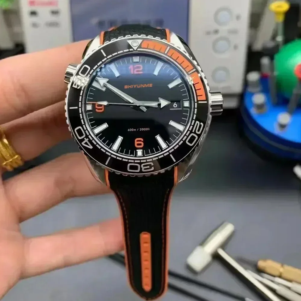 

Автоматические механические часы серии 600 для мужчин и женщин. Многофункциональные водонепроницаемые и противоударные из нержавеющей стали.