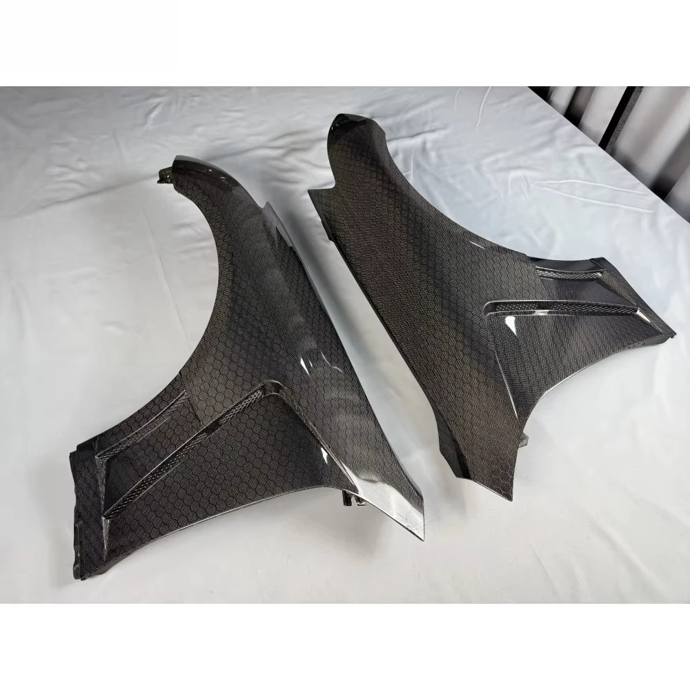 G35 Carbon Fiber Fenders, Suitable for 2004-2006 Infiniti G35 Modified Carbon Fiber Fenders. 2