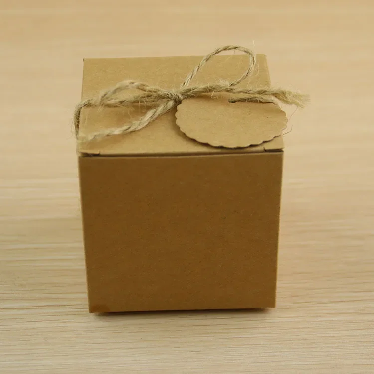 

100 шт. квадратные коробки для конфет цвета хаки/белой крафт-бумаги, подарочные коробки для дня рождения, свадьбы, сувениры, коробка конфет с ленточными бирками со звездами