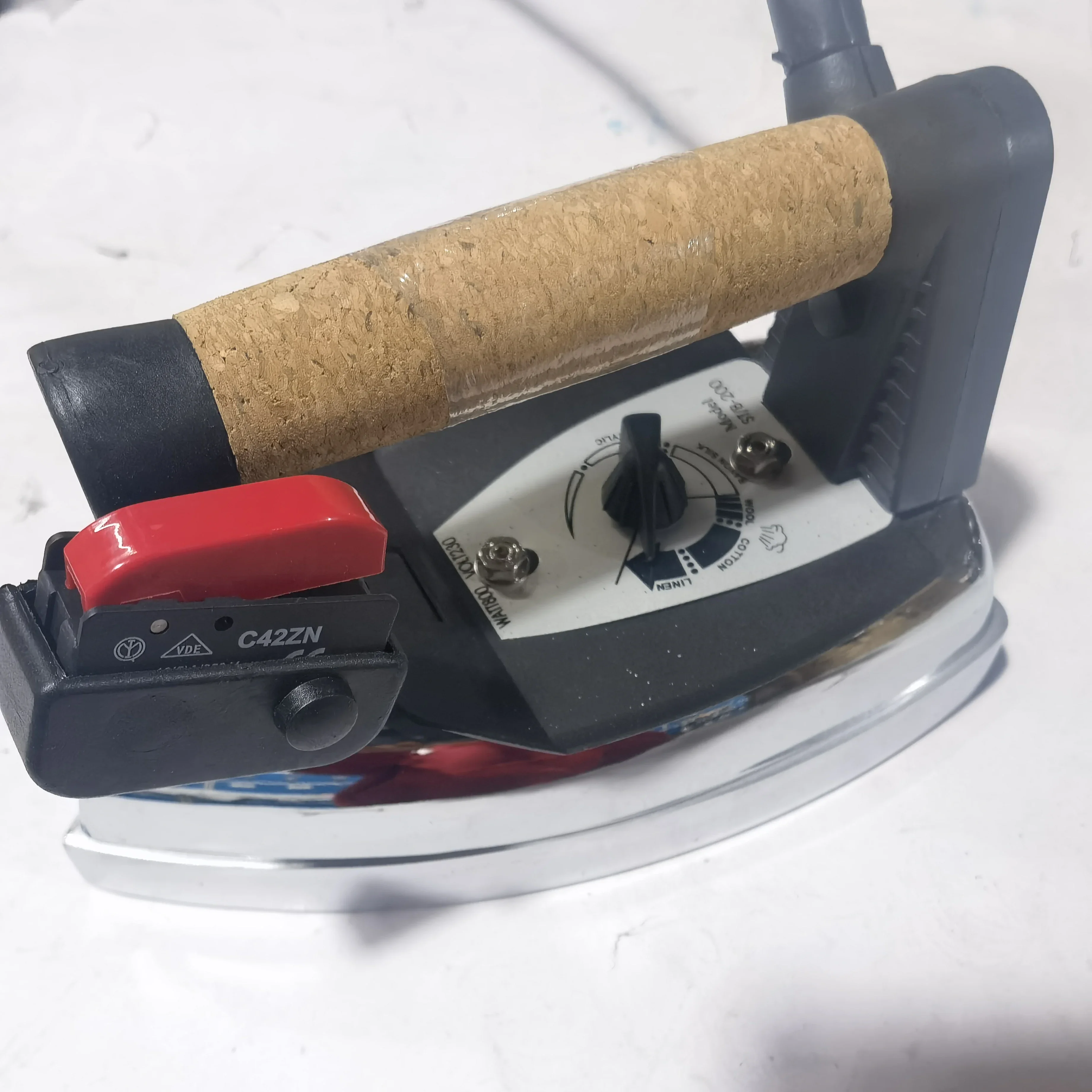 Factory direct sales GC-B-200 Electric industrial portable steam iron