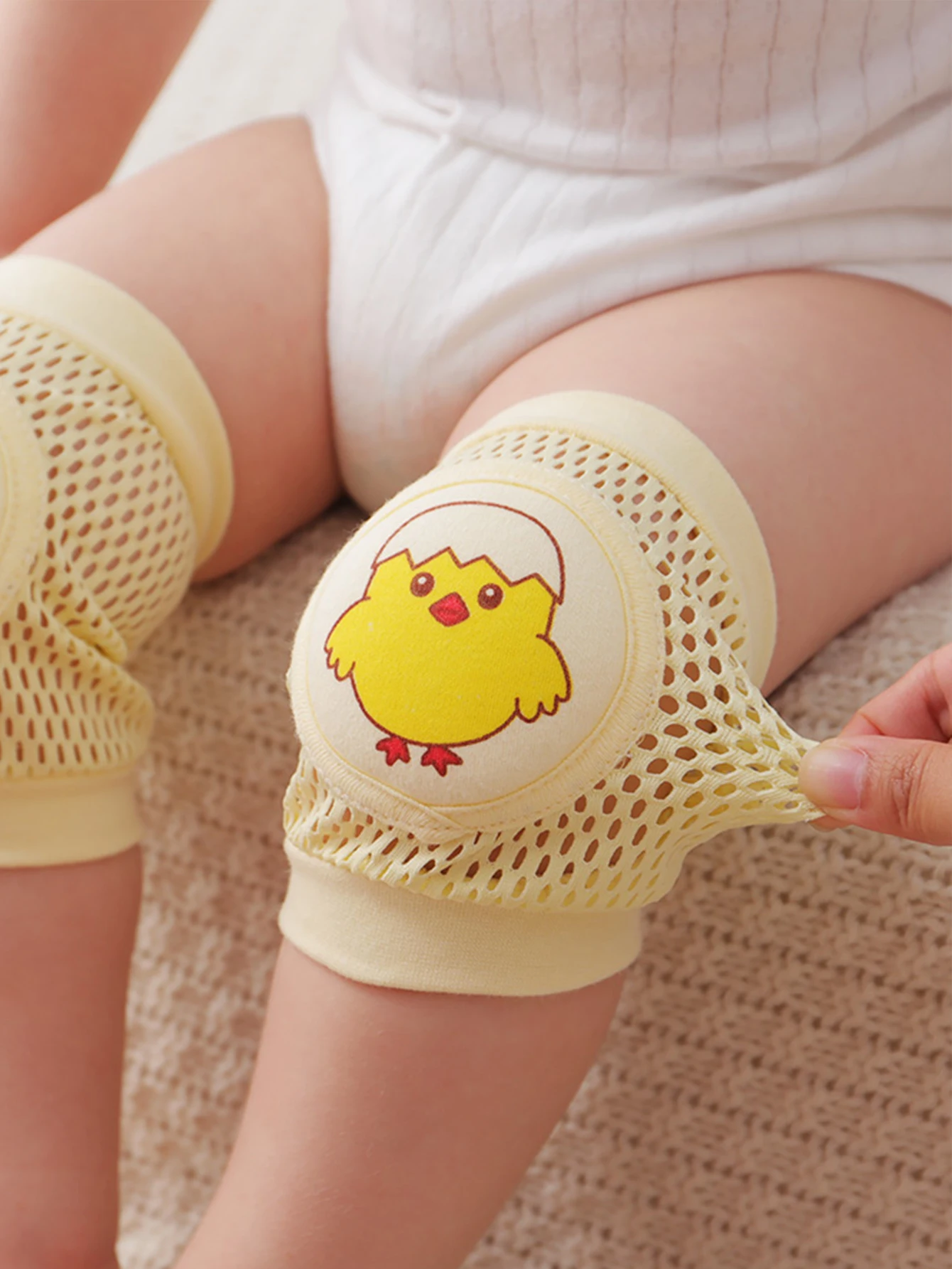 Baby Crawling Knee Pads, Suitable for Indoor Crawling Toddler, Cute Cartoon, Breathable Mesh and Elastic Mouth Design.