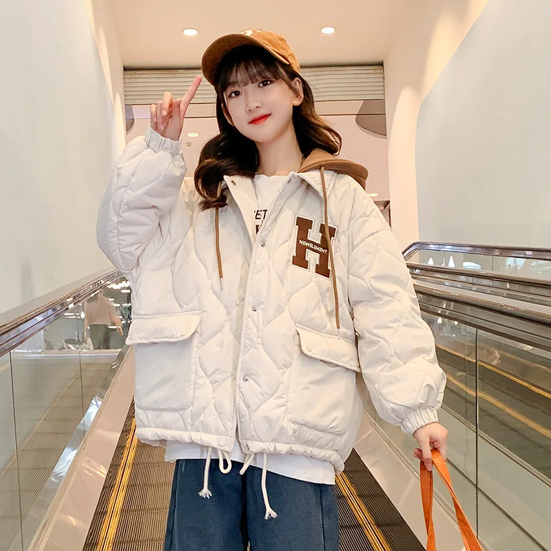 Girls' padded winter children's fashion in late autumn 2023; girls' Korean cotton-padded coat with cap and padded cotton jacket.