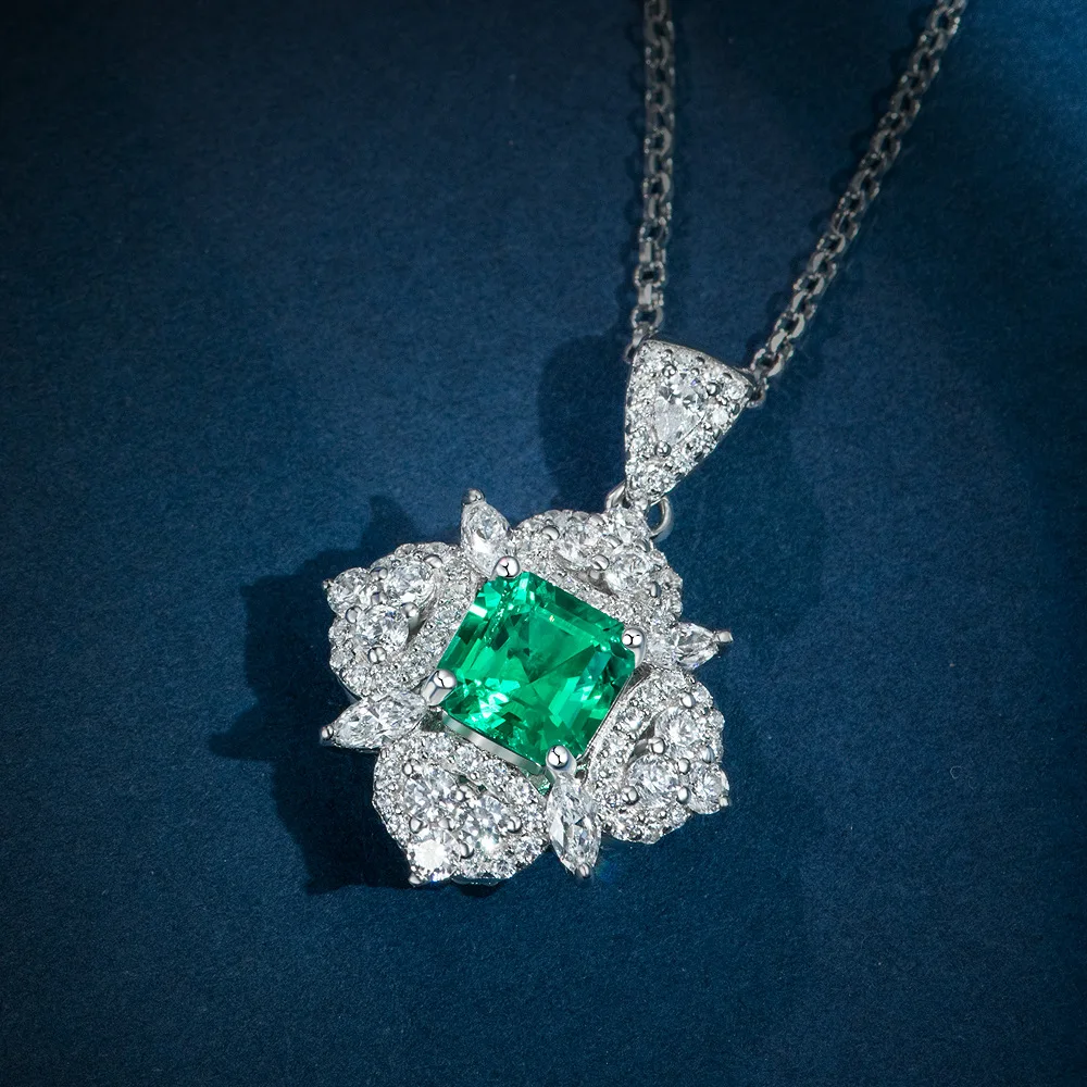 

New S925 Silver Square 6.5 * 6.5 Wood Color Nurturing Emeralds 1.5ct Retro Niche Collar Collar 40+3cm Wedding Jewelry