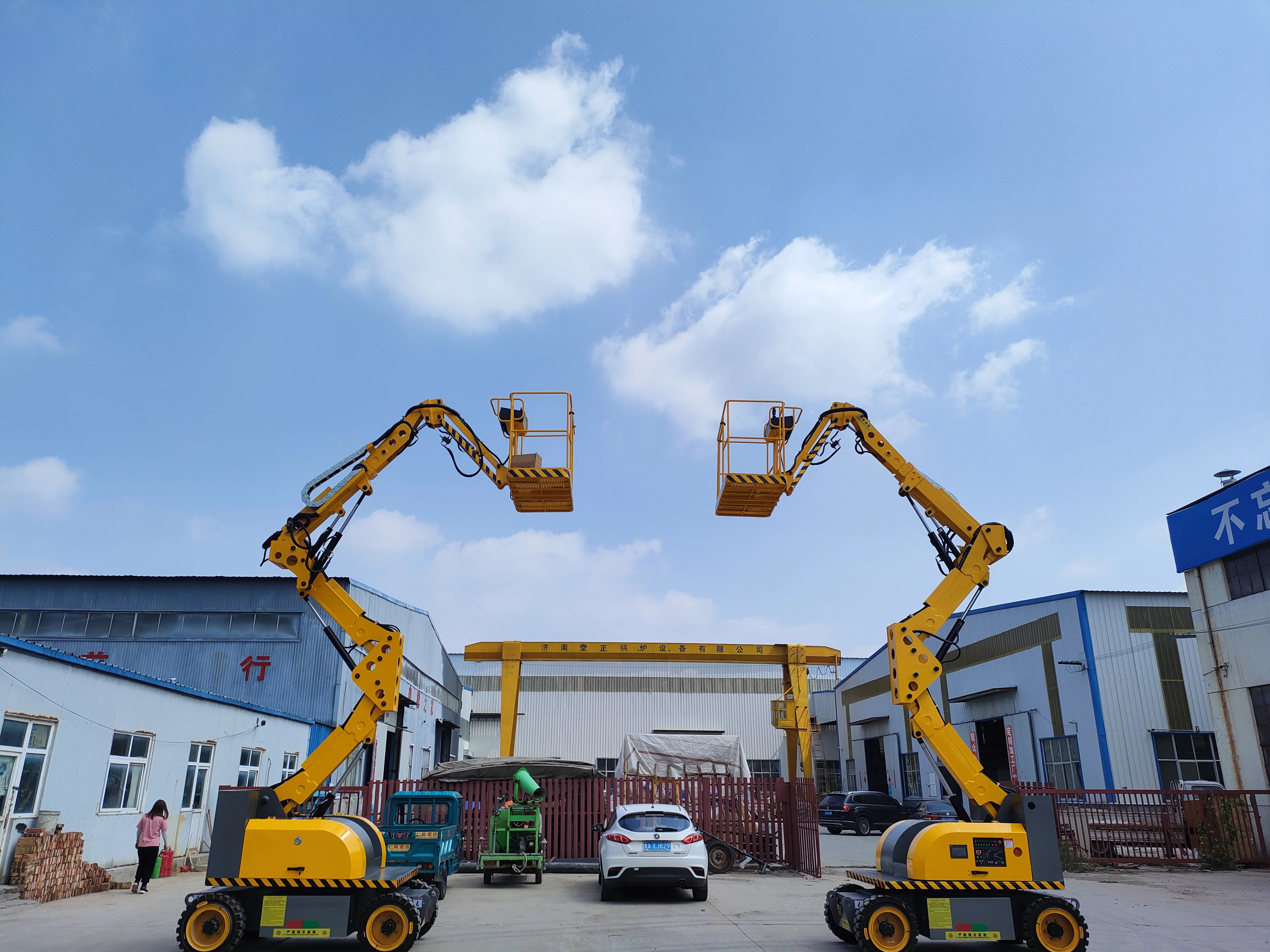 22M Extended Reach Articulating Boom Lift Aerial Work Platform Dual Hydraulic Cylinders for Smooth Vertical Movement
