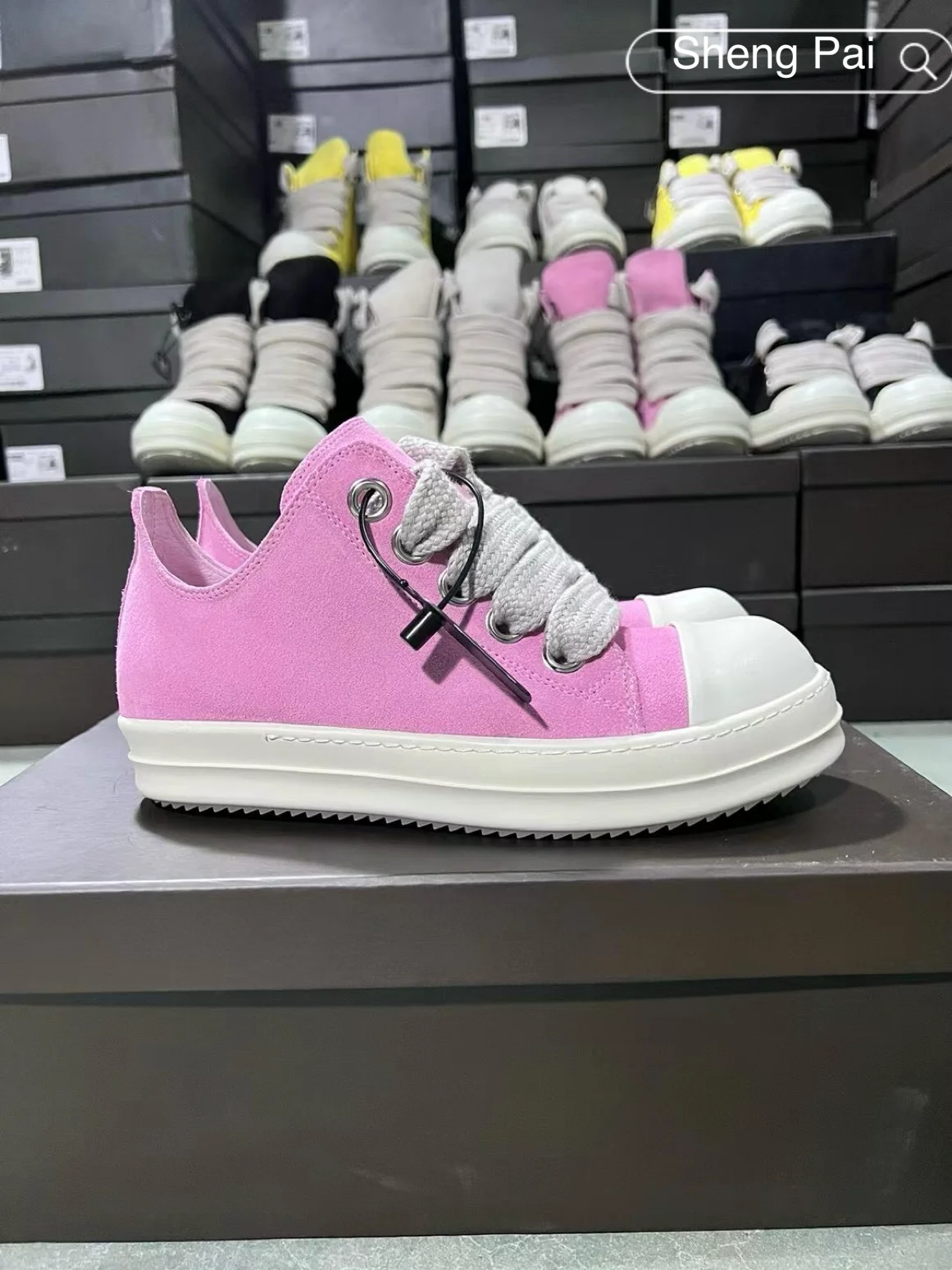 

Fashion Men's High Quality Pink Suede Athleisure Shoes Low Top Thick Lace Design Breathable Non-slip Soft Sole Casual Sneakers