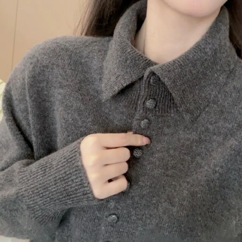 

High-End Women's Gray Polo Collar Knitwear Winter Warm Thickened European New Product Fashionable Casual Sweater
