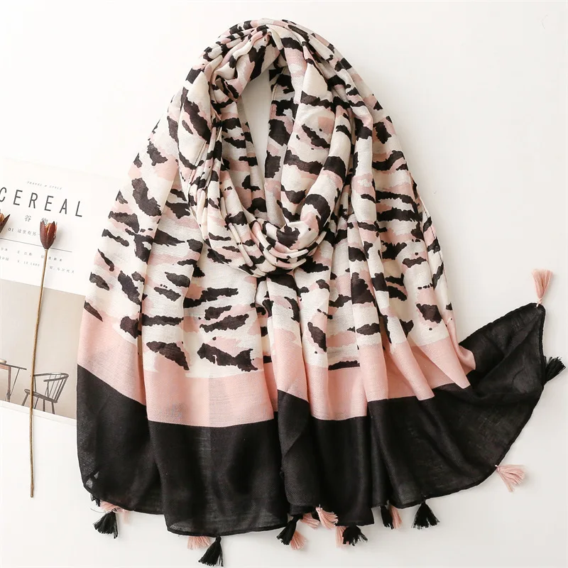 Korean fashion long patchwork scarf autumn printed pink leopard printed hijab scarf women 2024 women\'s beach cape